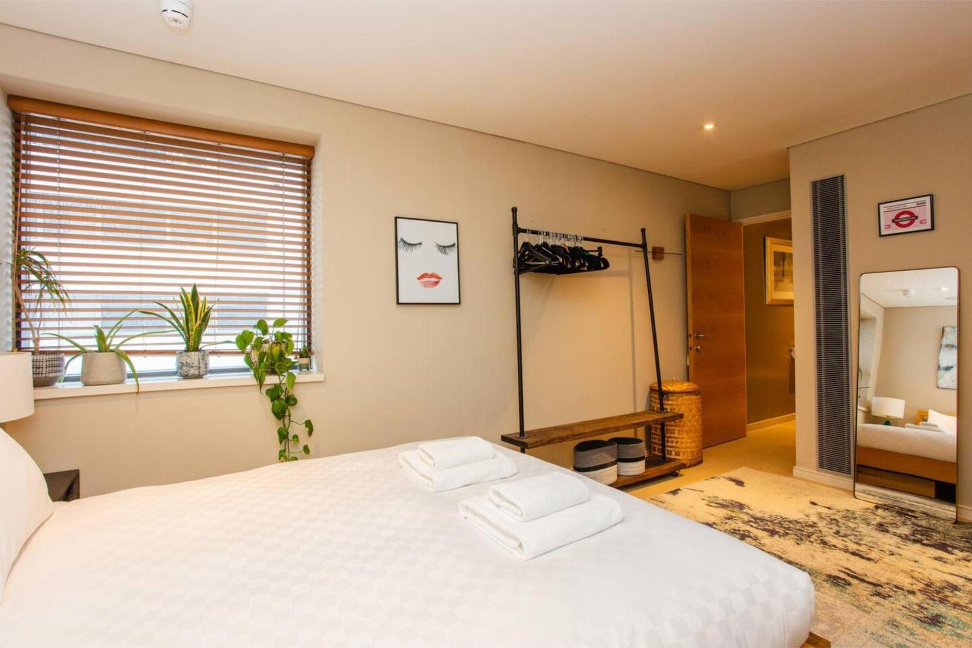Modern 3 Bedroom Apartment In Paddington Londra Exterior foto